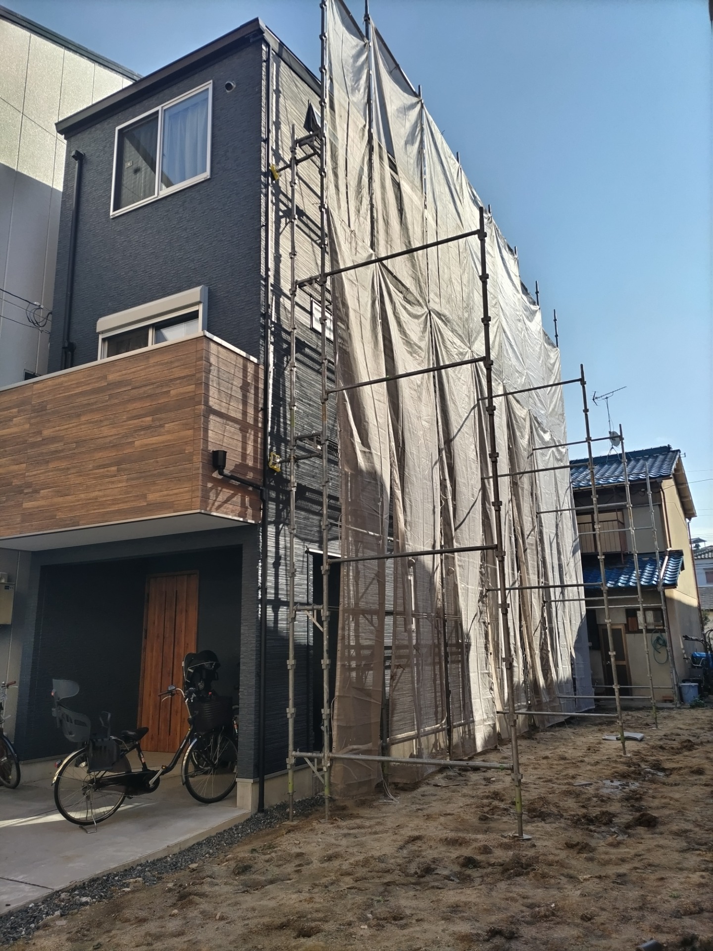 外壁　足場